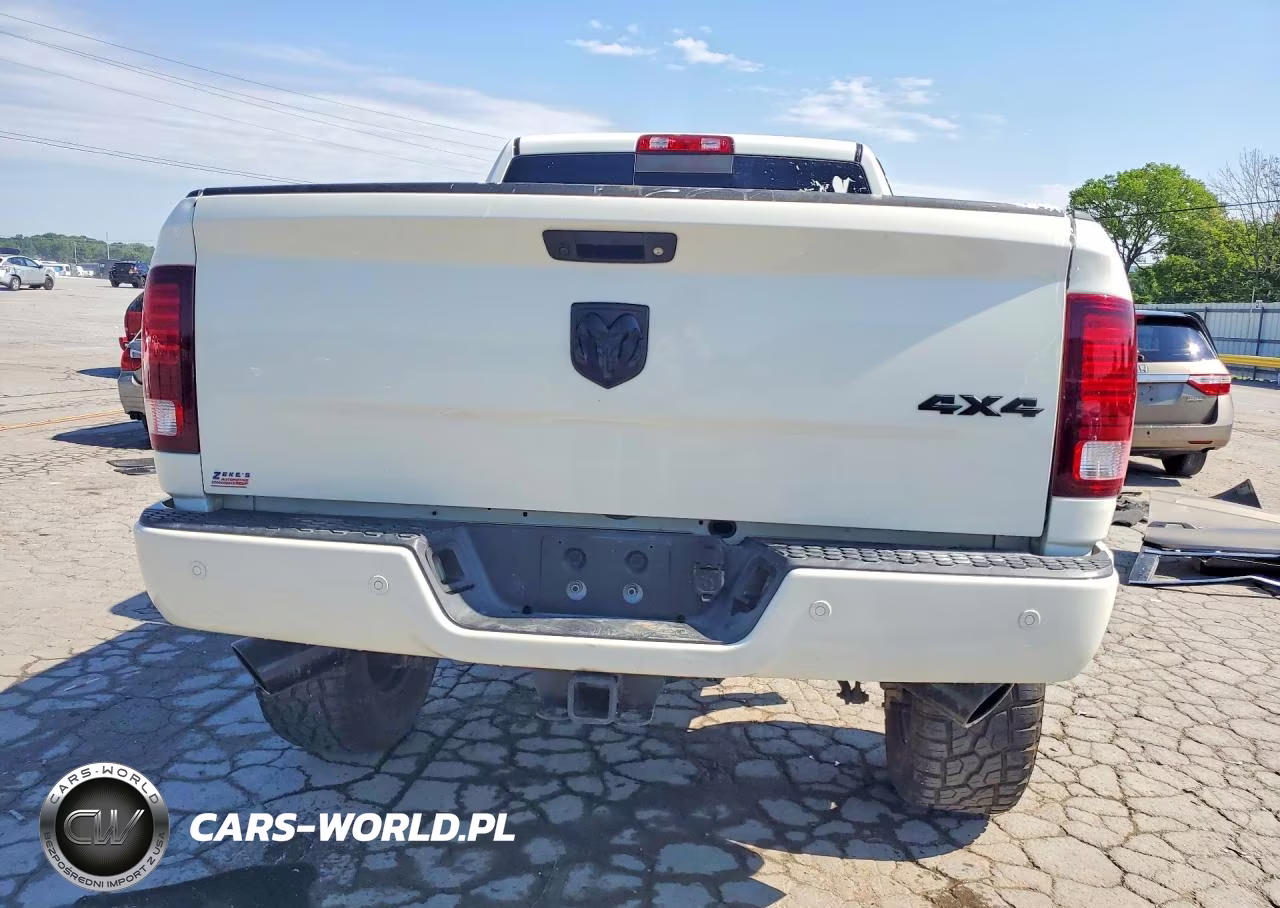 2018 Ram 2500 Laramie VIN:3C6UR5FJ0JG370163 - 6