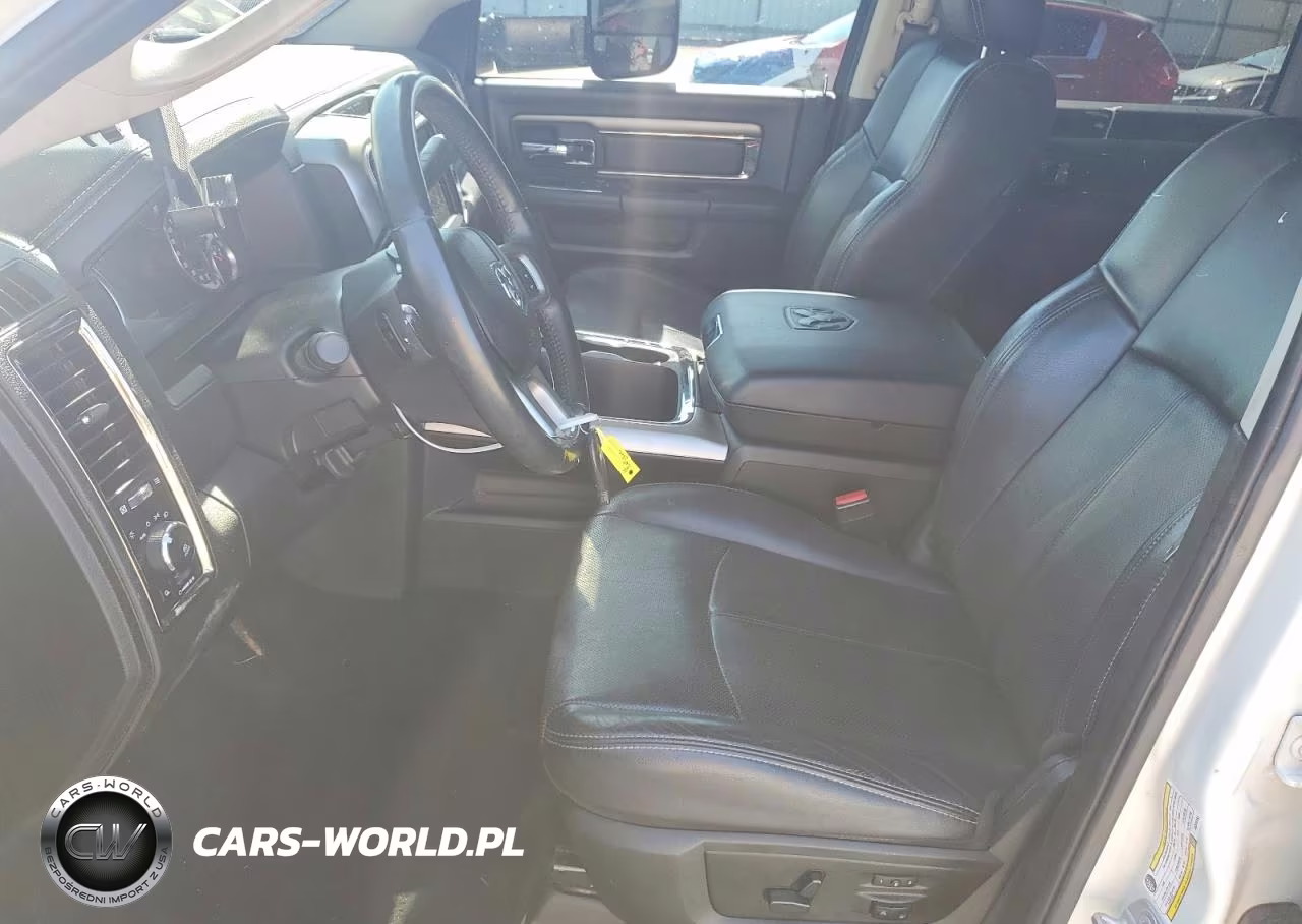 2018 Ram 2500 Laramie VIN:3C6UR5FJ0JG370163 - 7