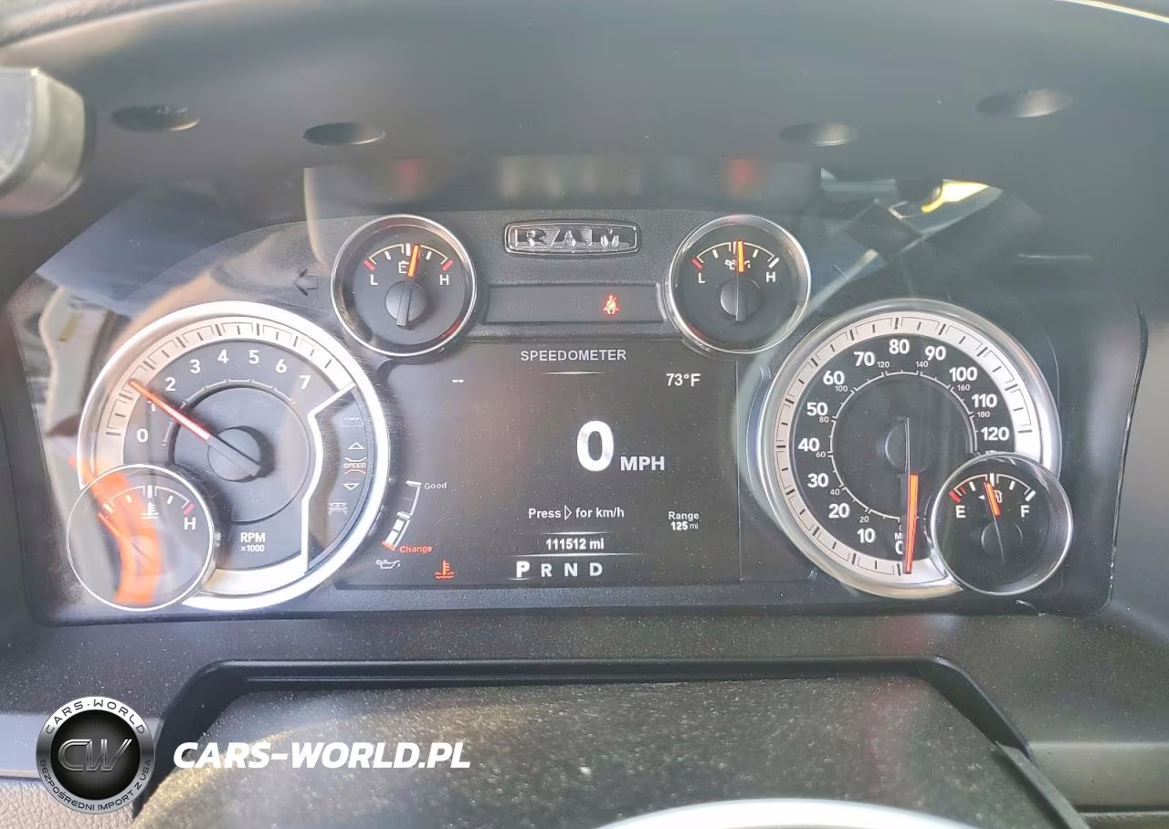 2018 Ram 2500 Laramie VIN:3C6UR5FJ0JG370163 - 9