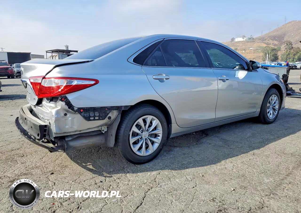 2016 Toyota Camry Le VIN:4T4BF1FK0GR532715 - 3