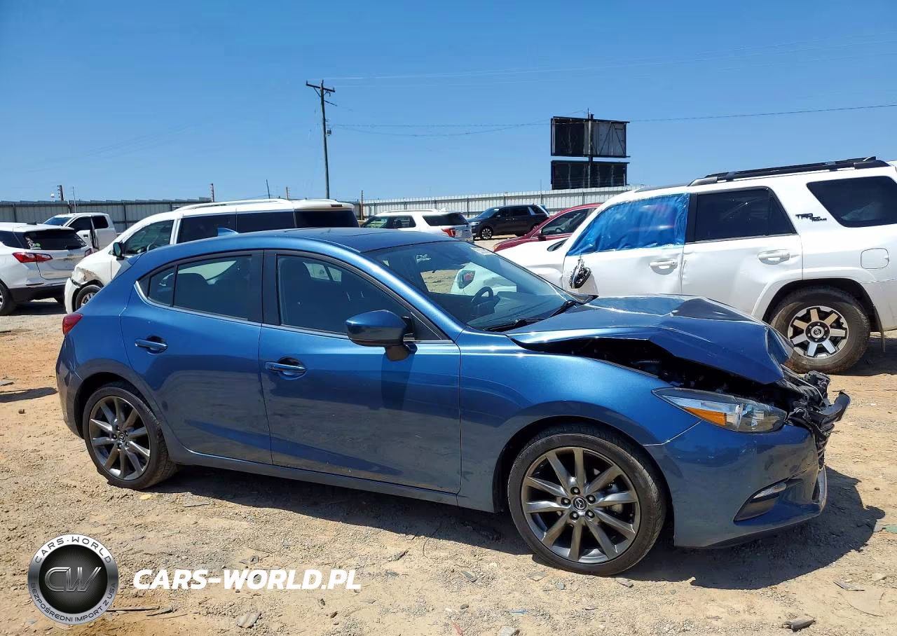 2018 Mazda 3 Touring VIN:3MZBN1L34JM266252 - 4