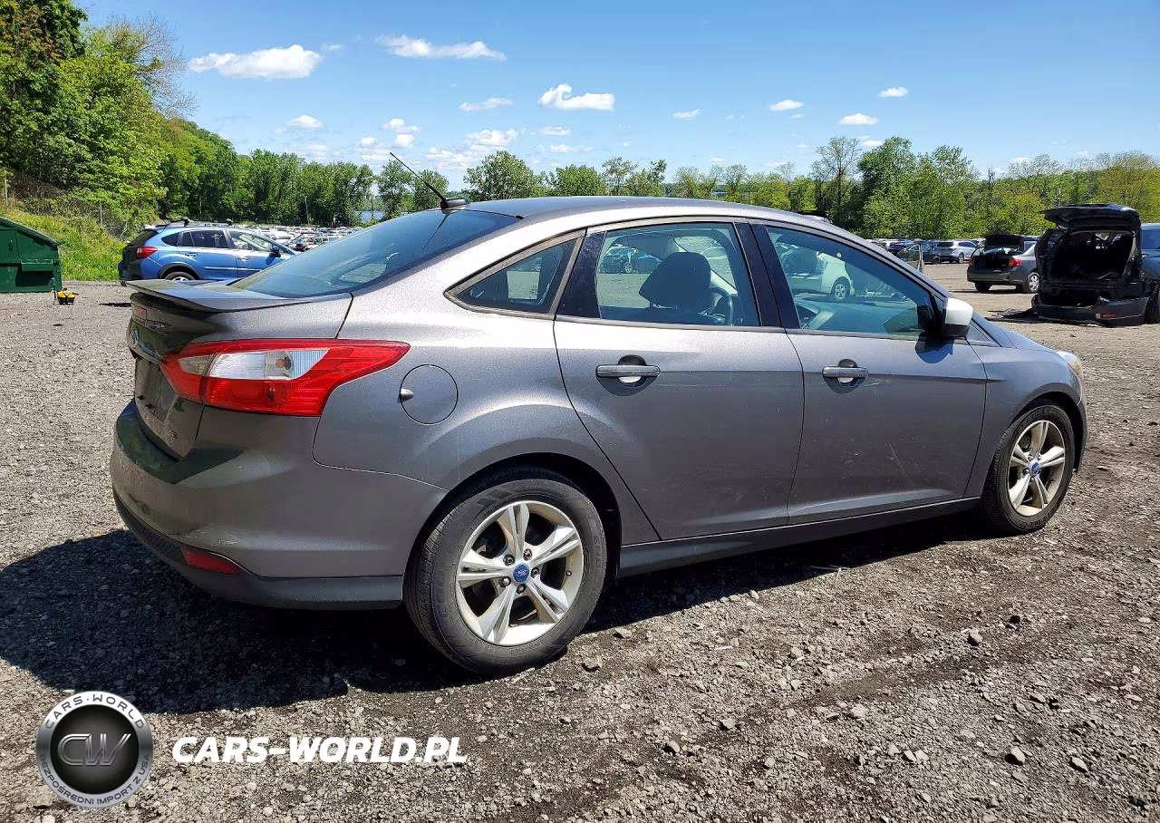2012 Ford Focus Se VIN:1FAHP3F21CL432517 - 3