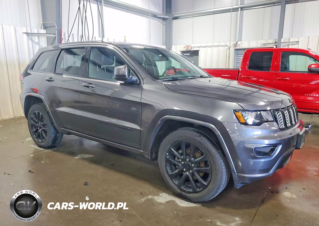 2018 Jeep Grand Cherokee Laredo VIN:1C4RJFAG5JC515126 - 4