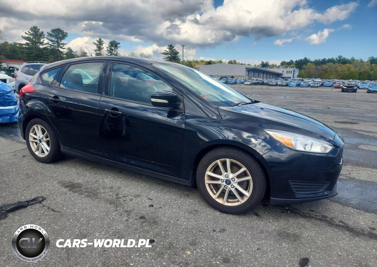 2016 Ford Focus Se VIN:1FADP3KE4GL240108 - 4