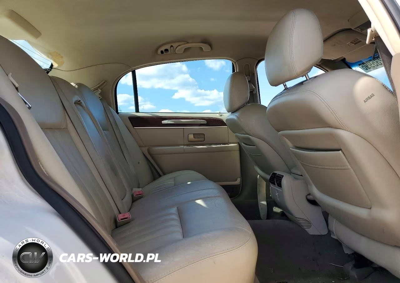 2004 Lincoln Town Car VIN:1LNHM81W44Y637064 - 10