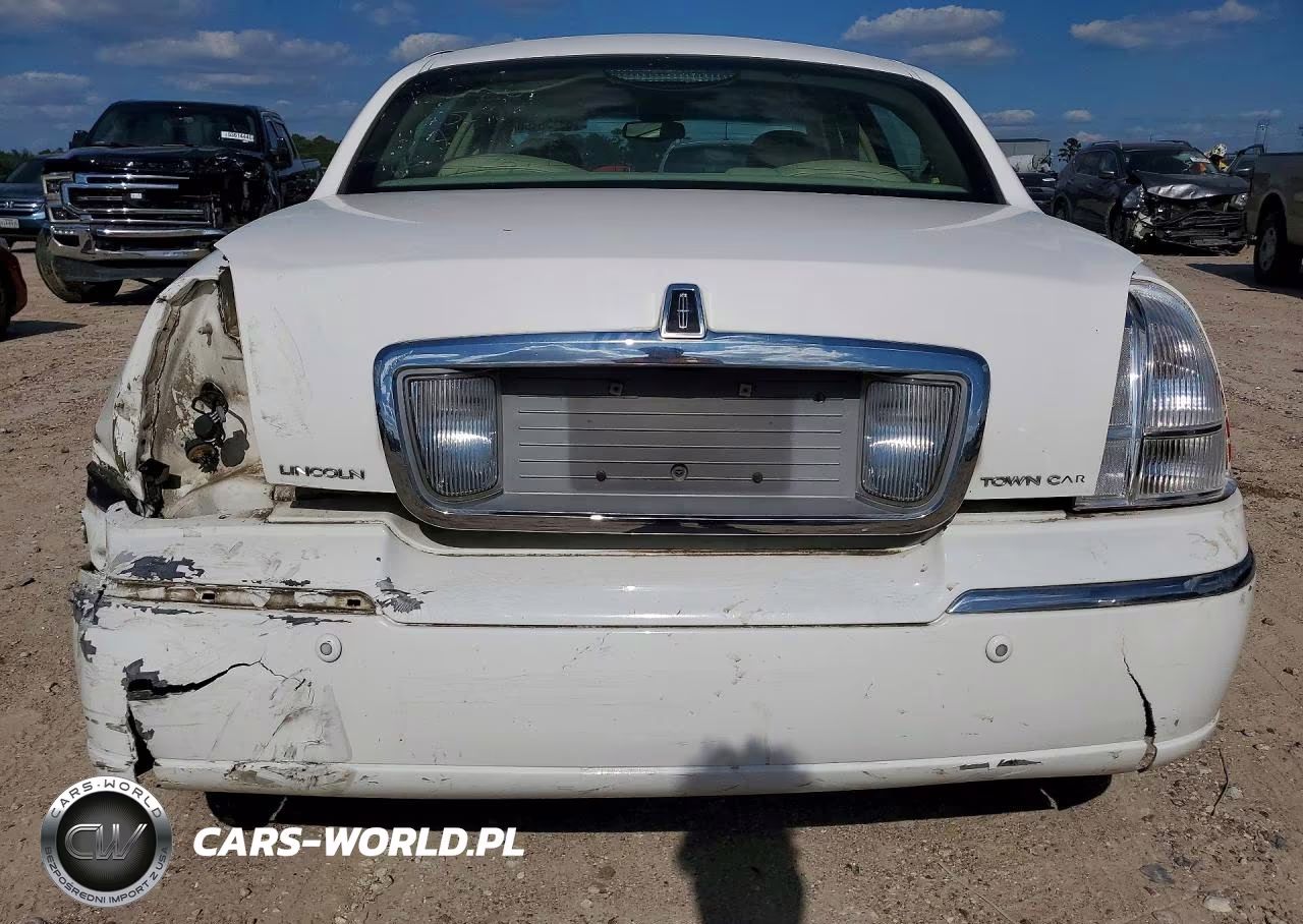 2004 Lincoln Town Car VIN:1LNHM81W44Y637064 - 6