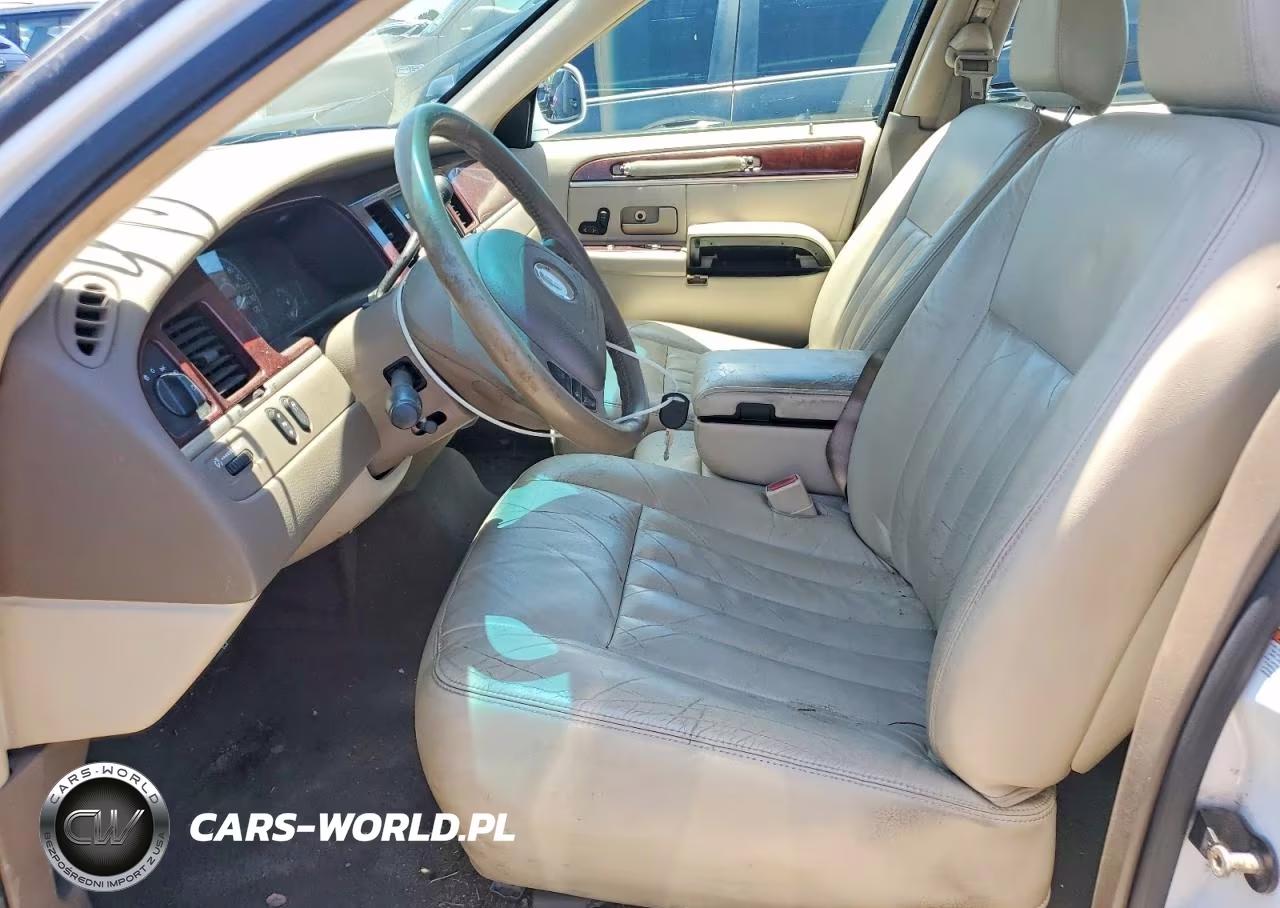 2004 Lincoln Town Car VIN:1LNHM81W44Y637064 - 7