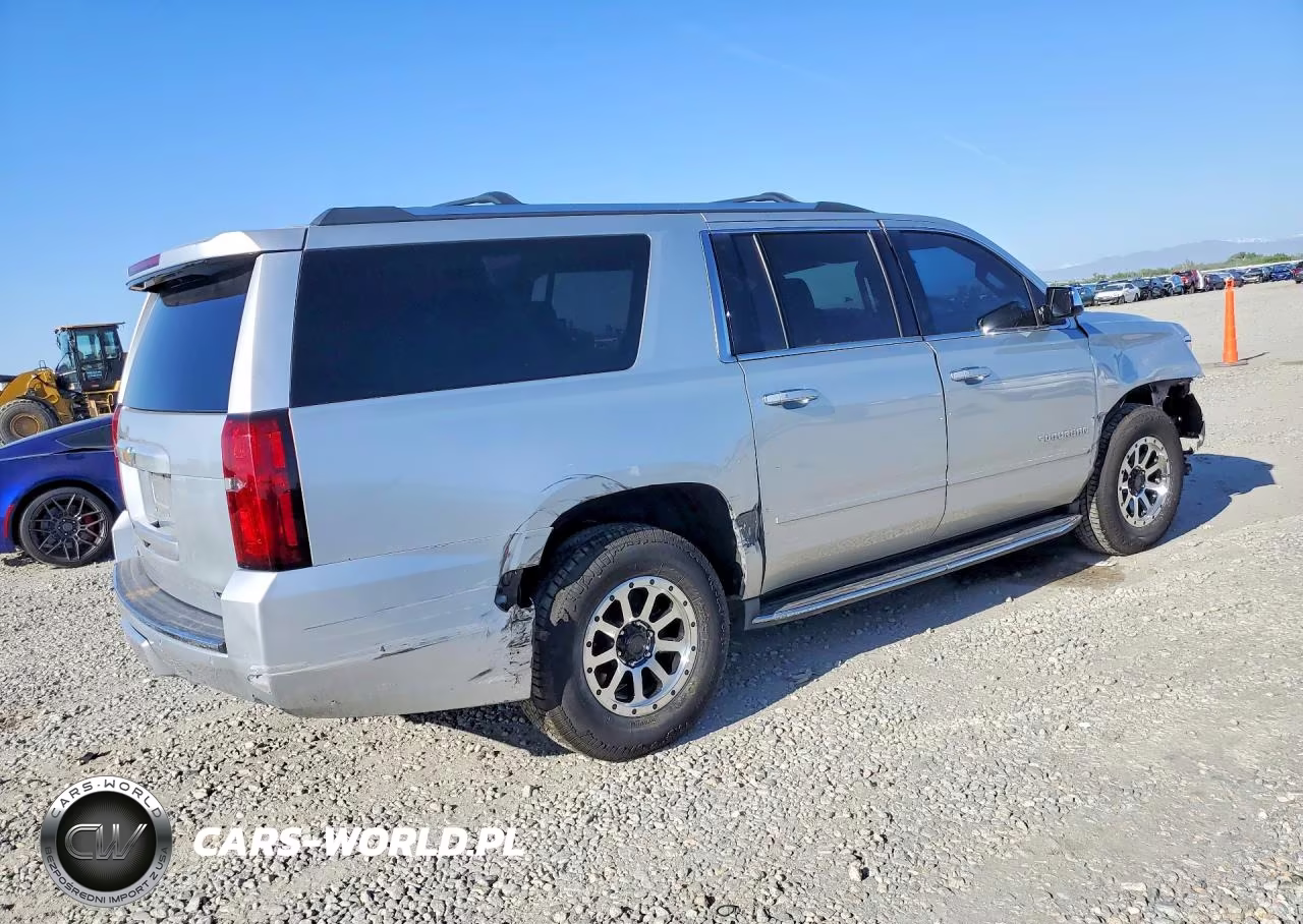 2018 Chevrolet Suburban K1500 Premier VIN:1GNSKJKC9JR163850 - 3