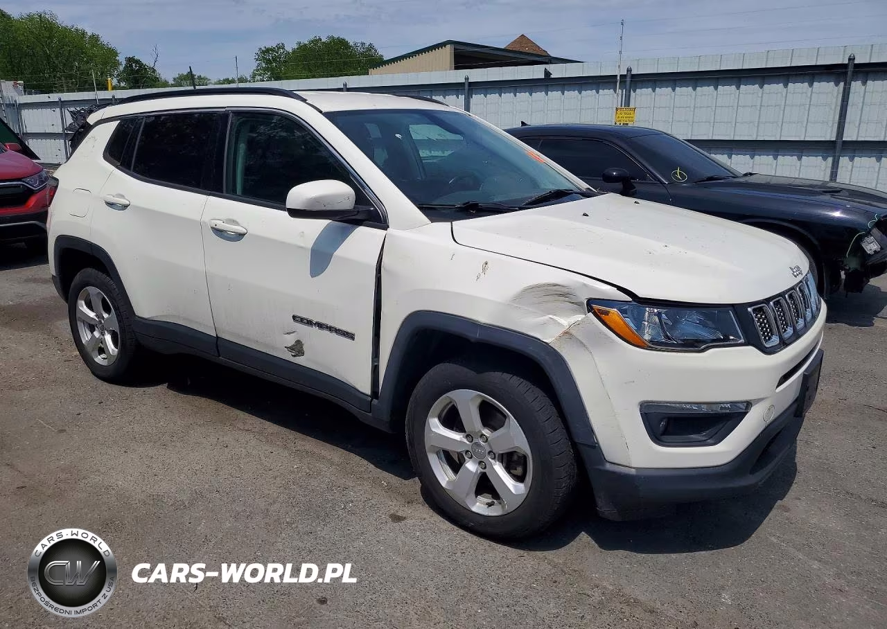 2018 Jeep Compass Latitude VIN:3C4NJDBB8JT342907 - 4