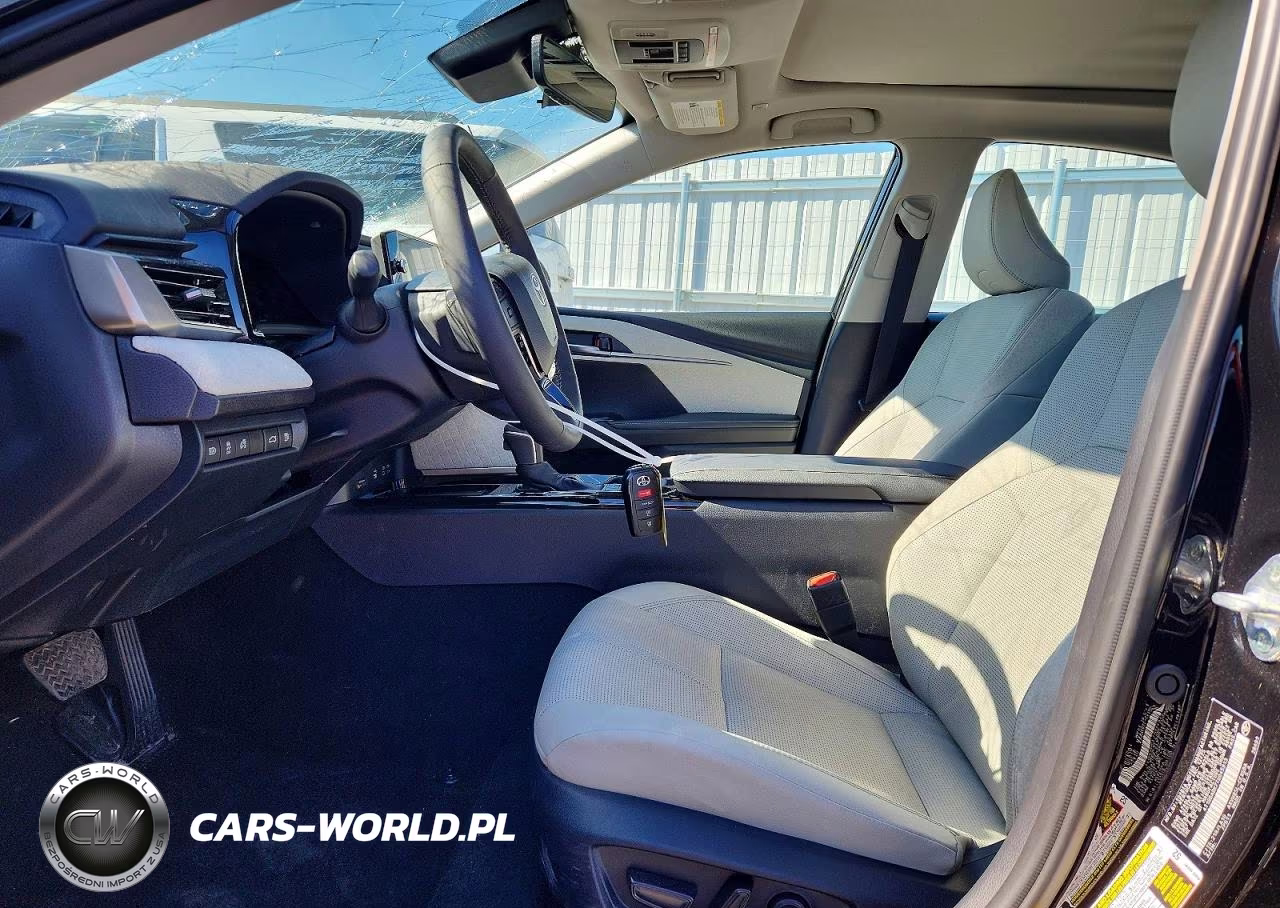 2026 Toyota Camry Xle VIN:4T1DBADK7TU045913 - 7