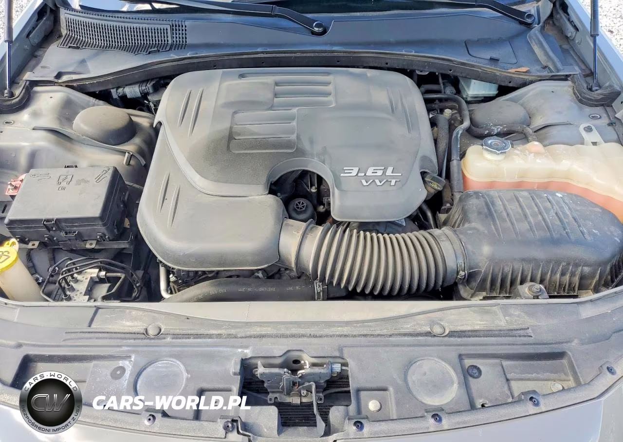2018 Chrysler 300 Touring VIN:2C3CCAAG3JH294047 - 11