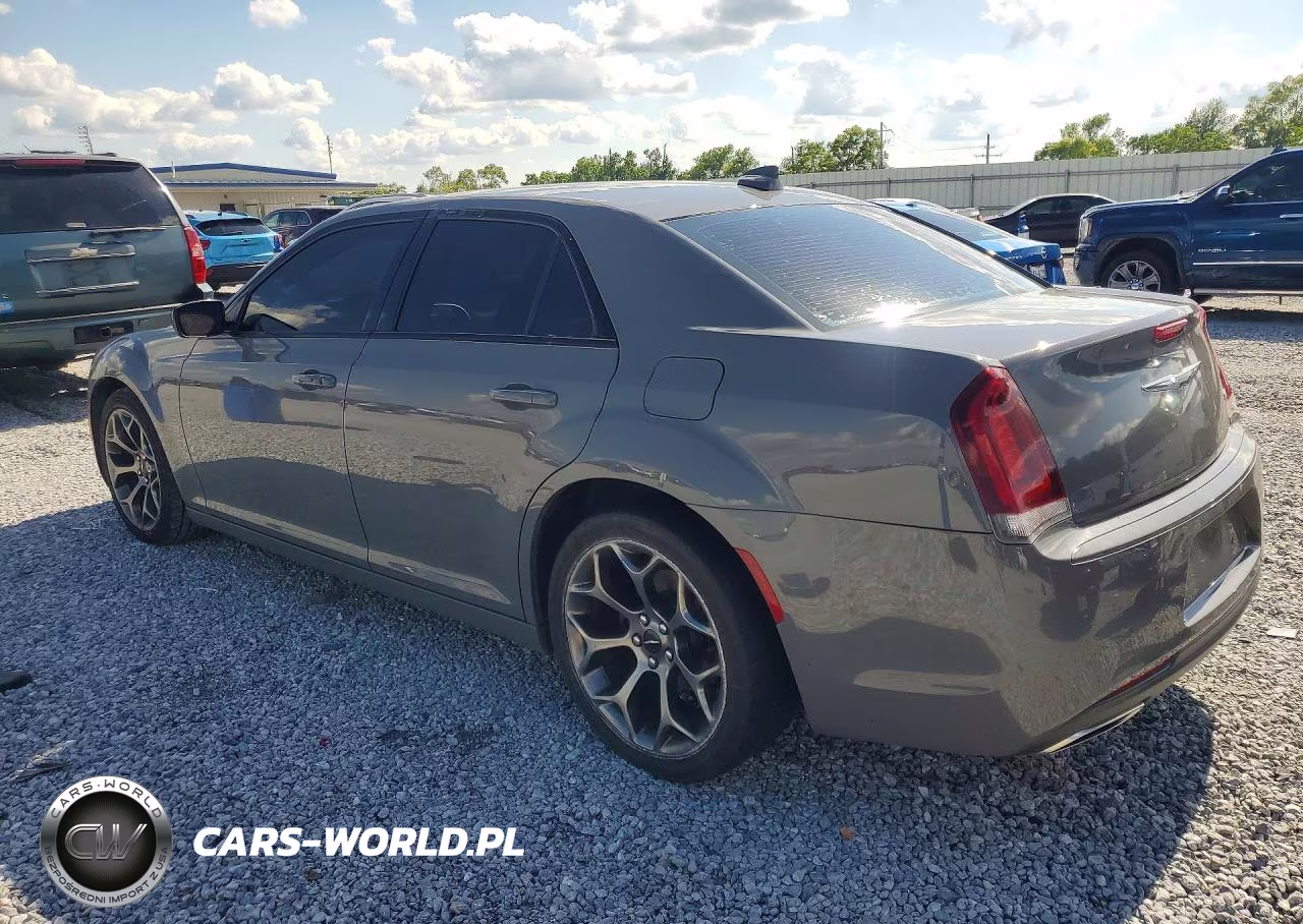 2018 Chrysler 300 Touring VIN:2C3CCAAG3JH294047 - 2