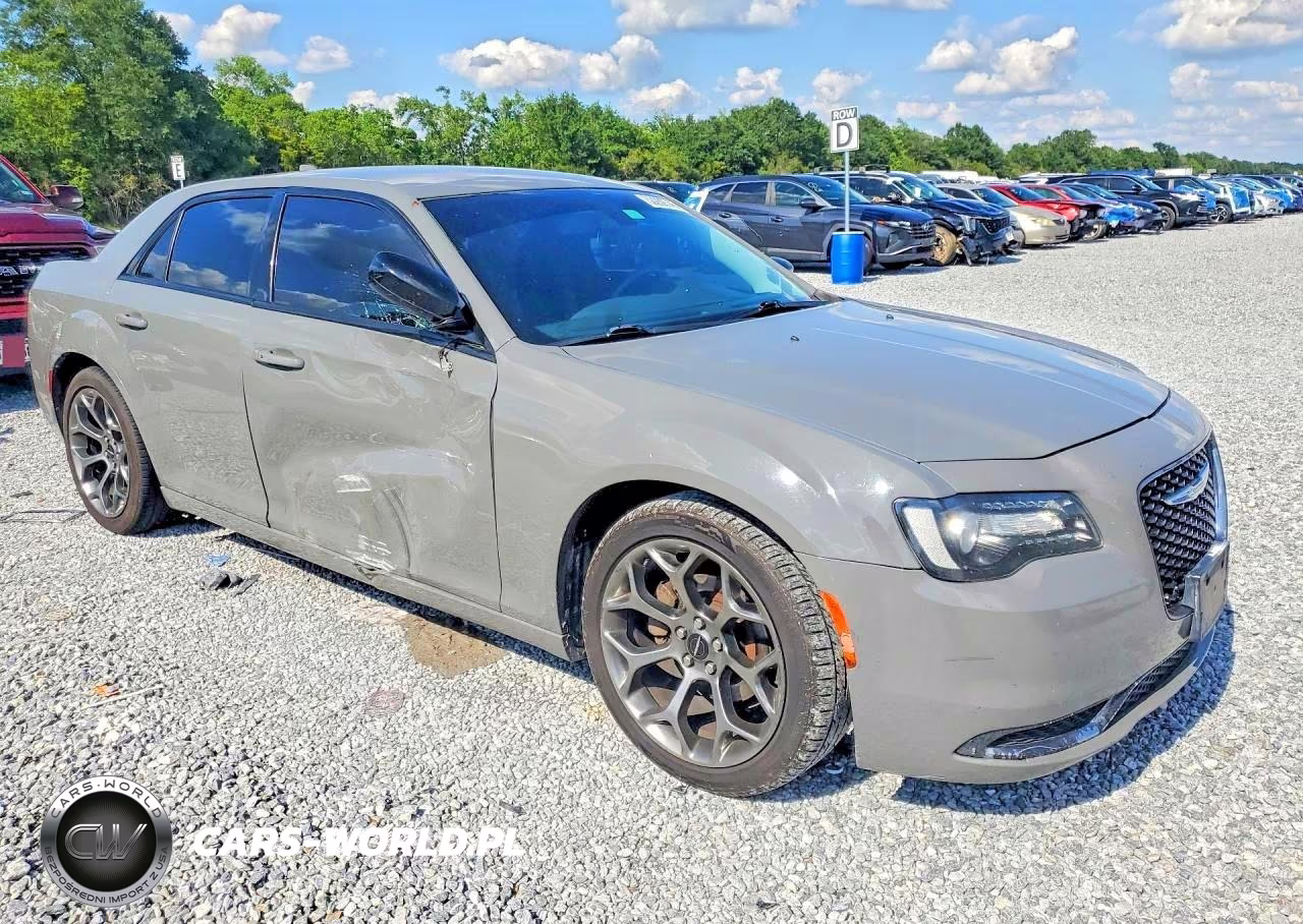 2018 Chrysler 300 Touring VIN:2C3CCAAG3JH294047 - 4
