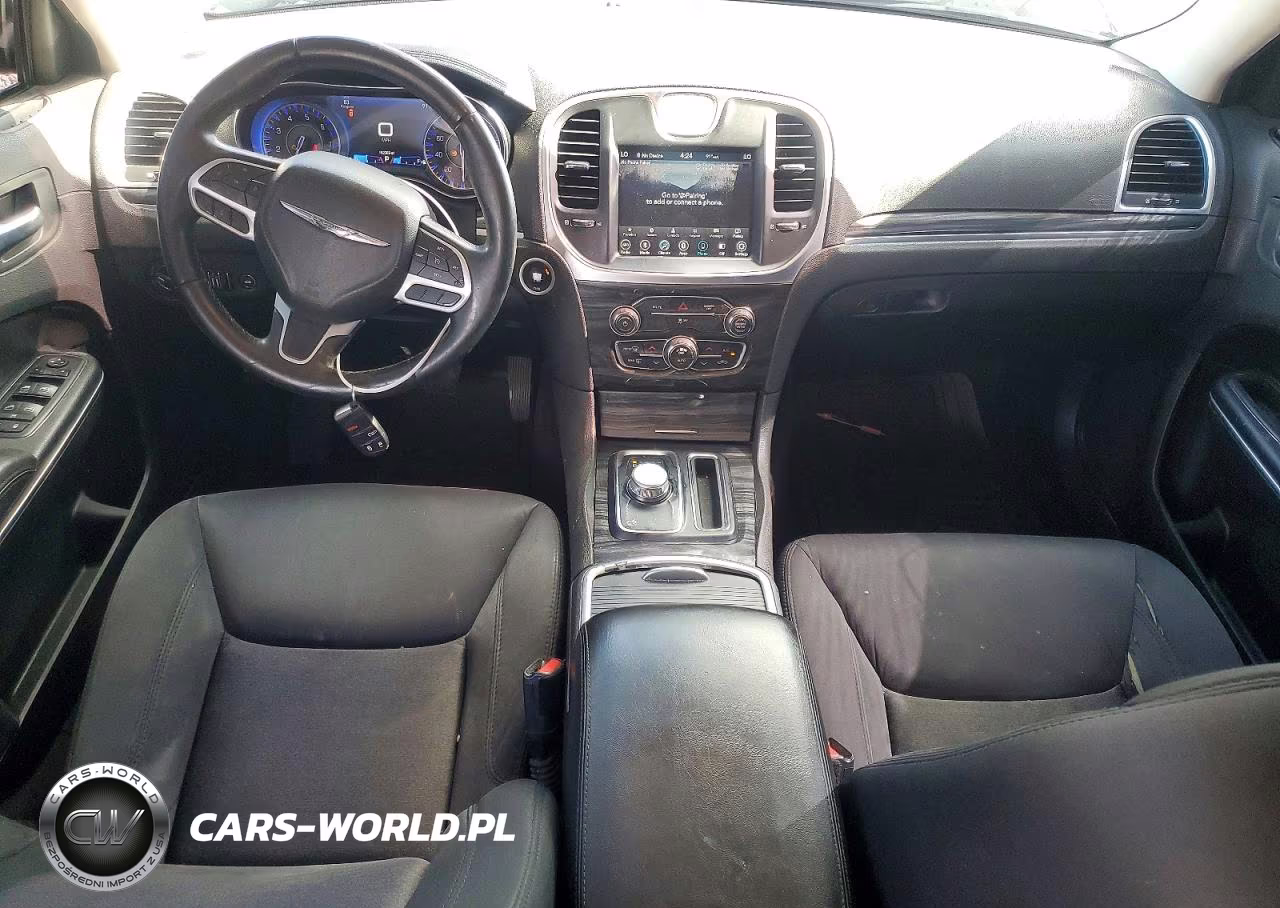 2018 Chrysler 300 Touring VIN:2C3CCAAG3JH294047 - 8