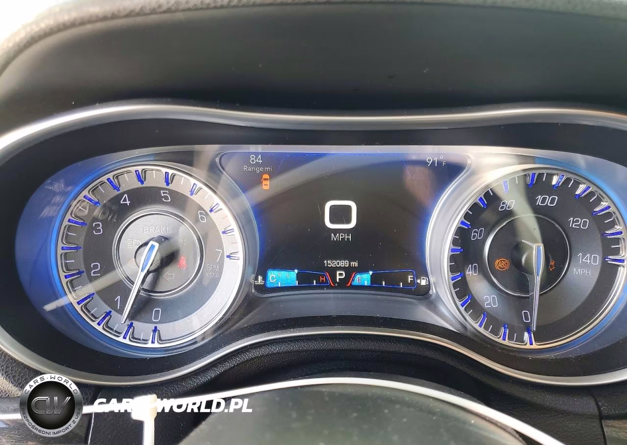 2018 Chrysler 300 Touring VIN:2C3CCAAG3JH294047 - 9