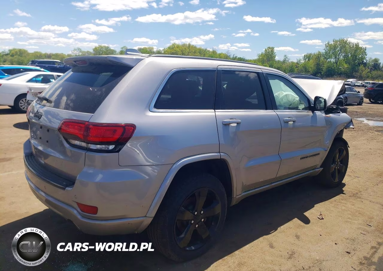 2015 Jeep Grand Cherokee Laredo VIN:1C4RJFAG5FC924136 - 3