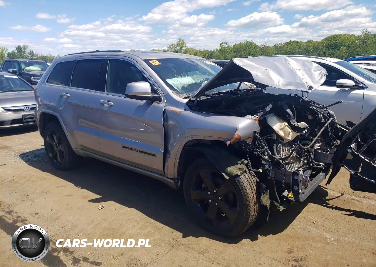 2015 Jeep Grand Cherokee Laredo VIN:1C4RJFAG5FC924136 - 4