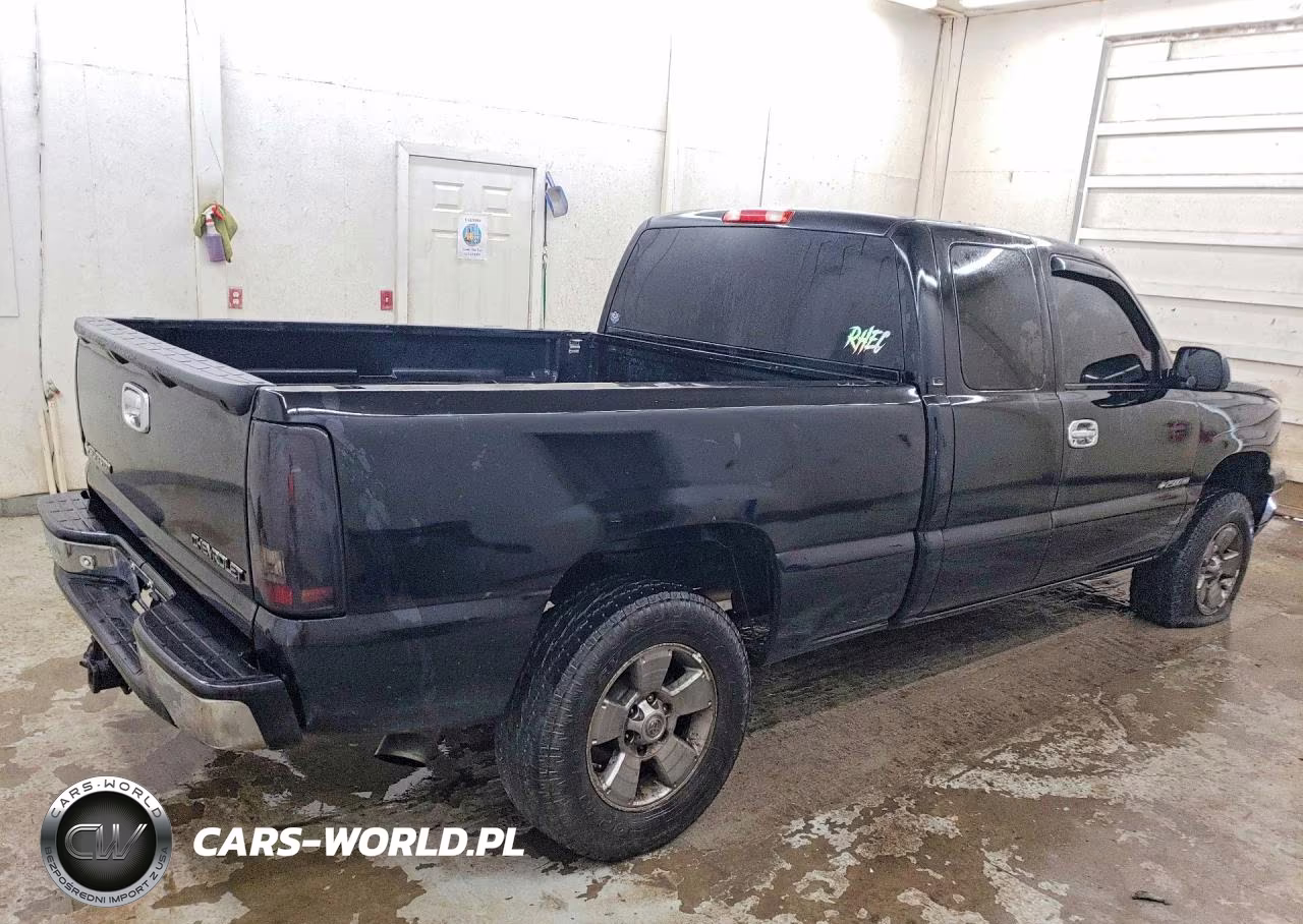 2003 Chevrolet Silverado C1500 VIN:2GCEC19T631287577 - 3