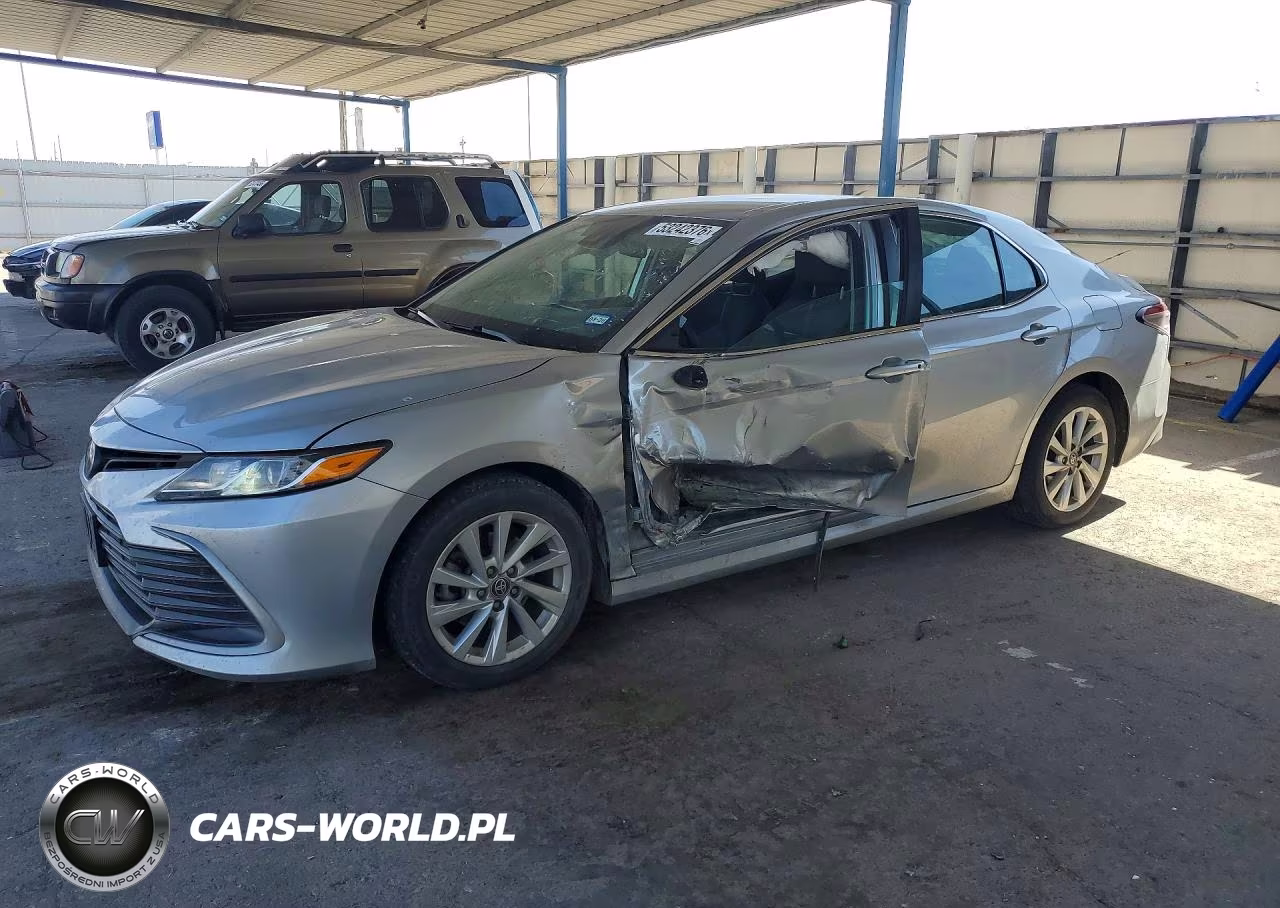 2023 Toyota Camry Le – zdjęcie 1 z 12