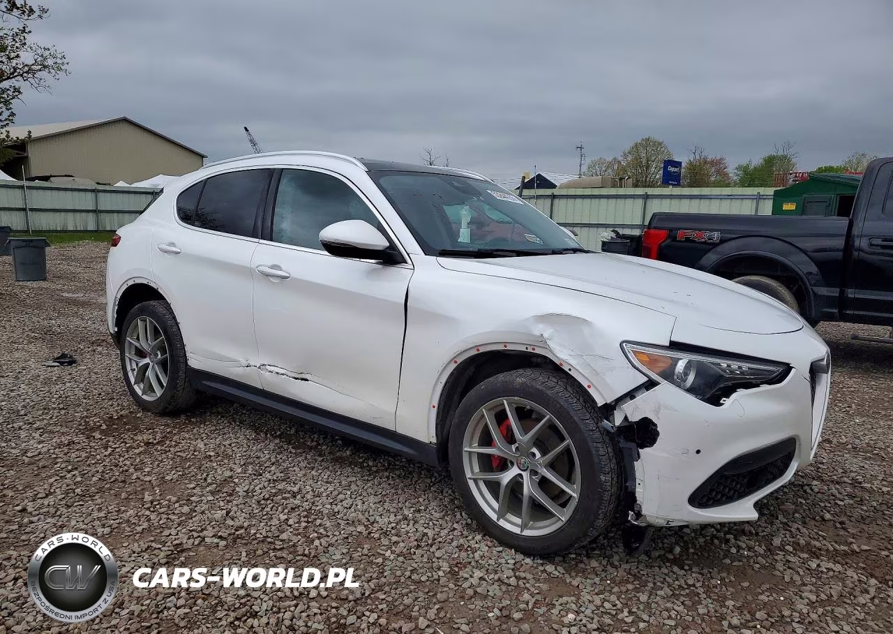 2018 Alfa Romeo Stelvio Ti VIN:ZASFAKBN4J7B94883 - 4