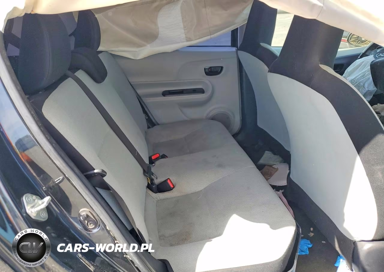 2013 Toyota Prius C One VIN:JTDKDTB31D1554816 - 10