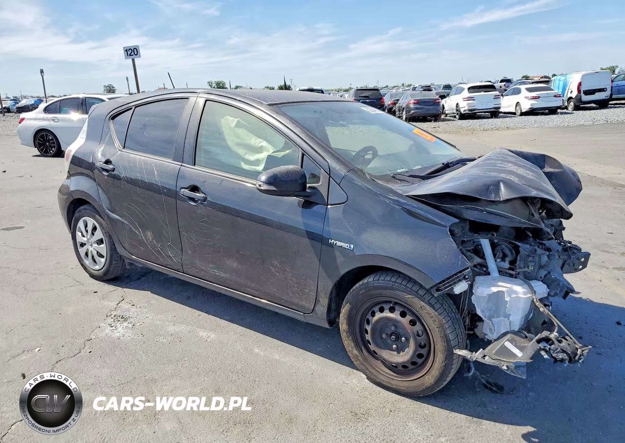 2013 Toyota Prius C One VIN:JTDKDTB31D1554816 - 4