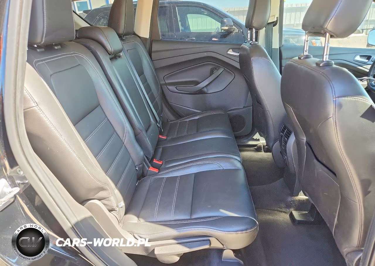 2018 Ford Escape Titanium VIN:1FMCU0J96JUA74673 - 10