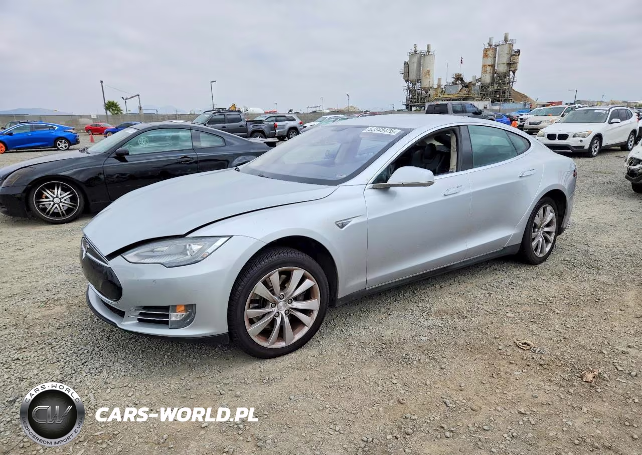 2013 Tesla Model S – zdjęcie 1 z 13