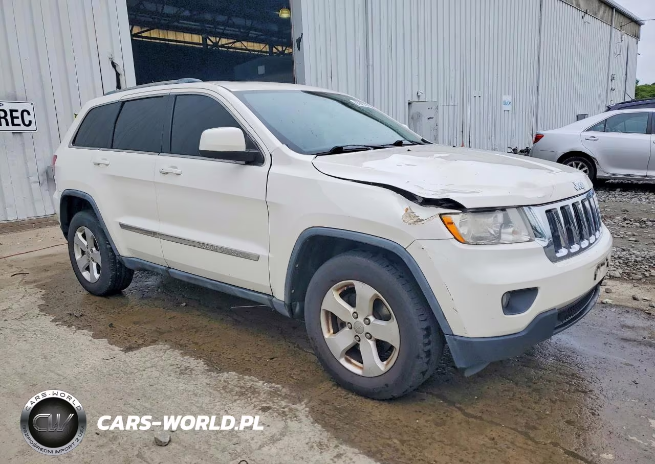 2011 Jeep Grand Cherokee Laredo VIN:1J4RR4GG4BC731405 - 4