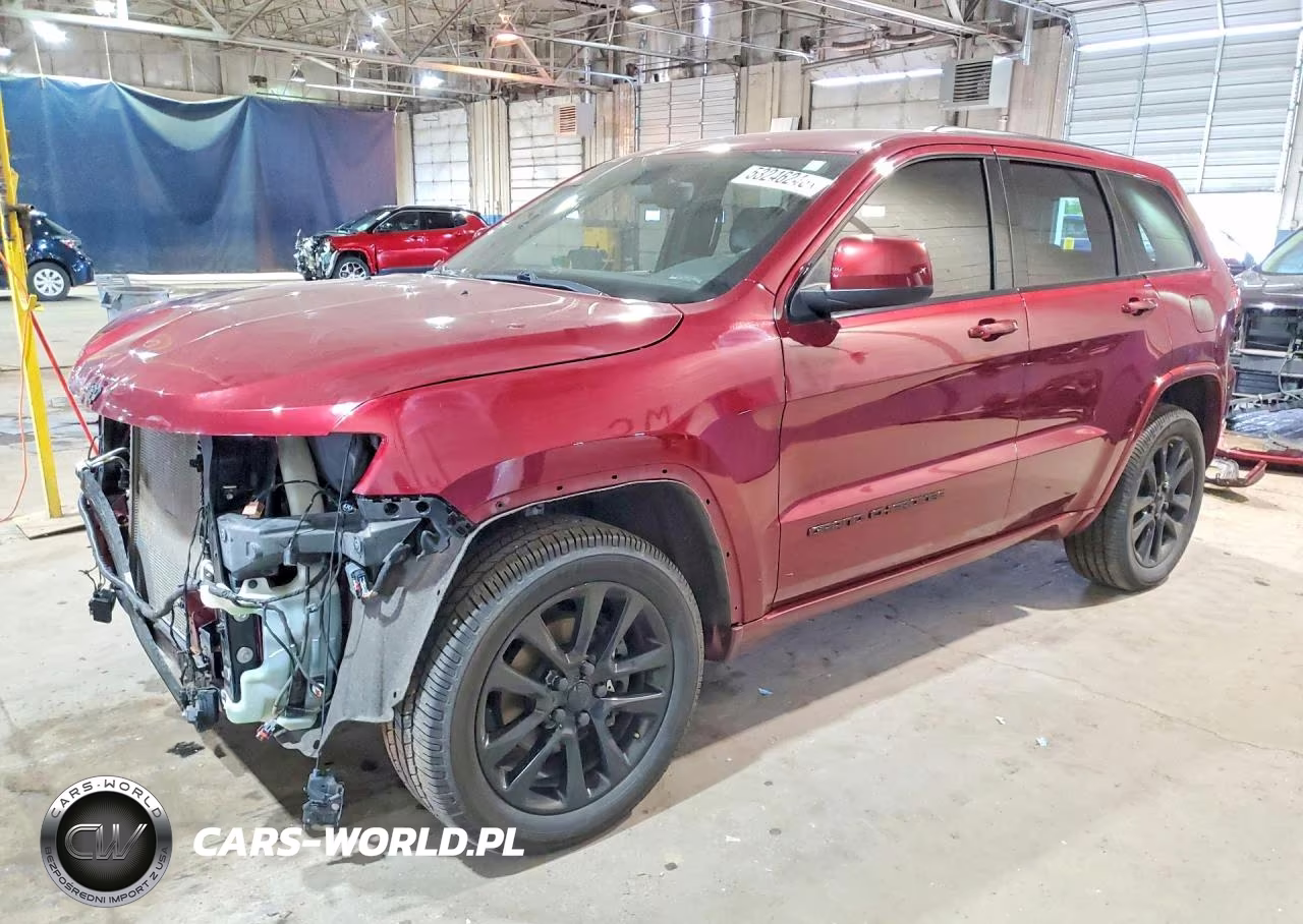 2018 Jeep Grand Cherokee Laredo VIN:1C4RJFAG3JC320058 - 1