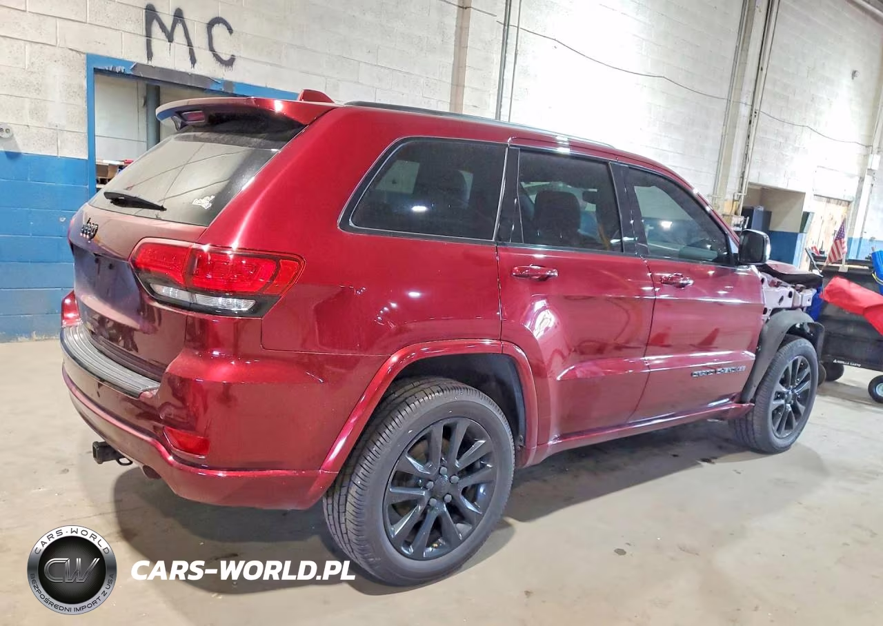 2018 Jeep Grand Cherokee Laredo VIN:1C4RJFAG3JC320058 - 3