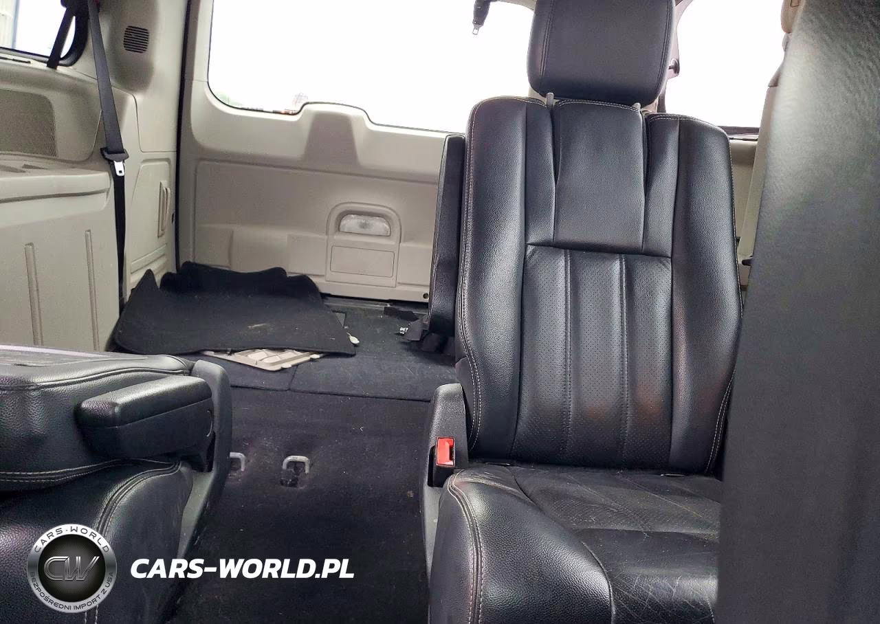 2011 Chrysler Town & Country Touring L VIN:2A4RR8DG7BR716058 - 10