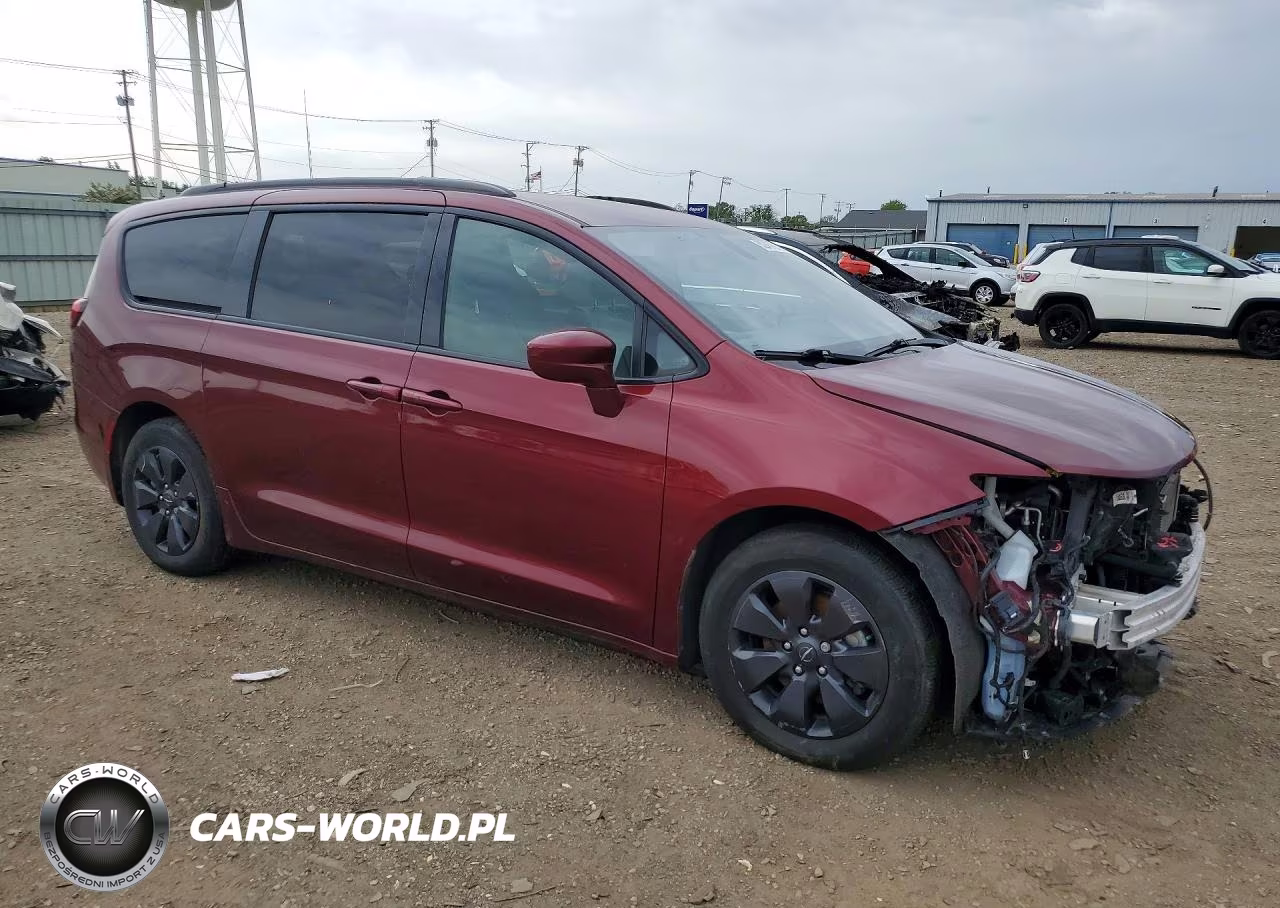 2020 Chrysler Pacifica Hybrid Touring L VIN:2C4RC1L70LR288139 - 4