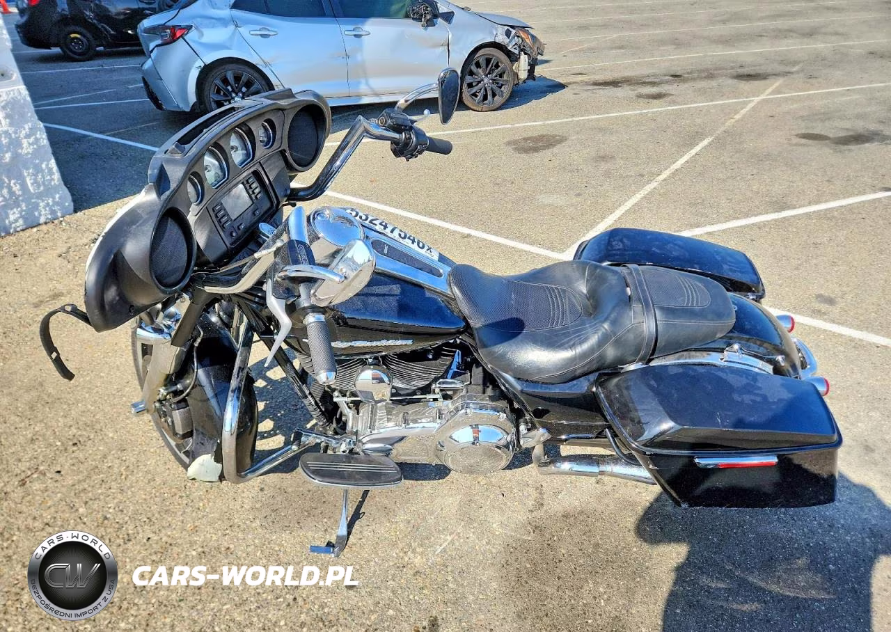2016 Harley-Davidson Flhx Street Glide VIN:1HD1KBM30GB618429 - 3