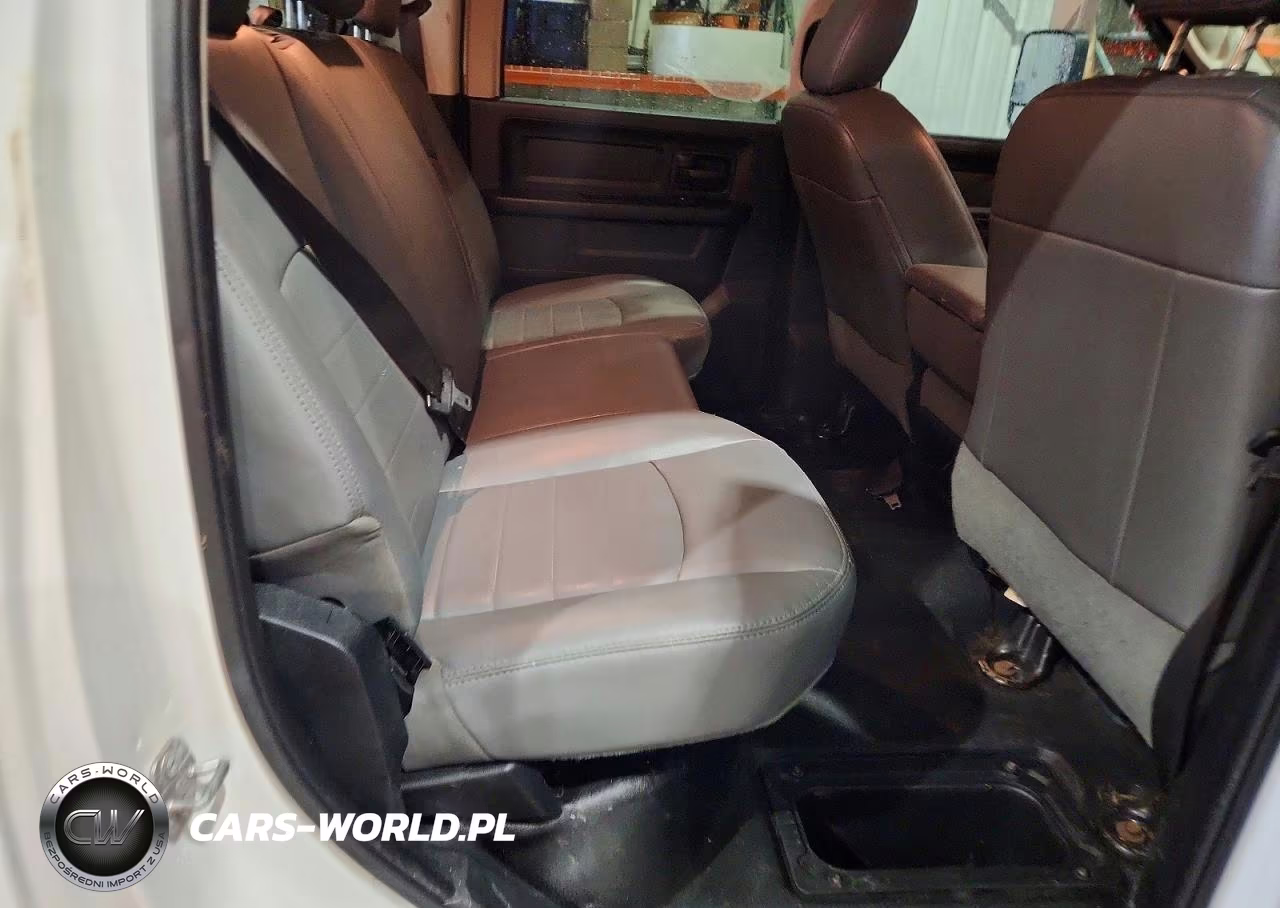 2018 Ram 3500 St VIN:3C63RPGL2JG103355 - 11