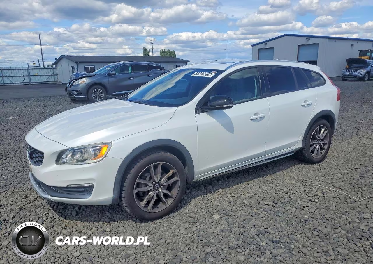 2015 Volvo V60 Cross Country Premier