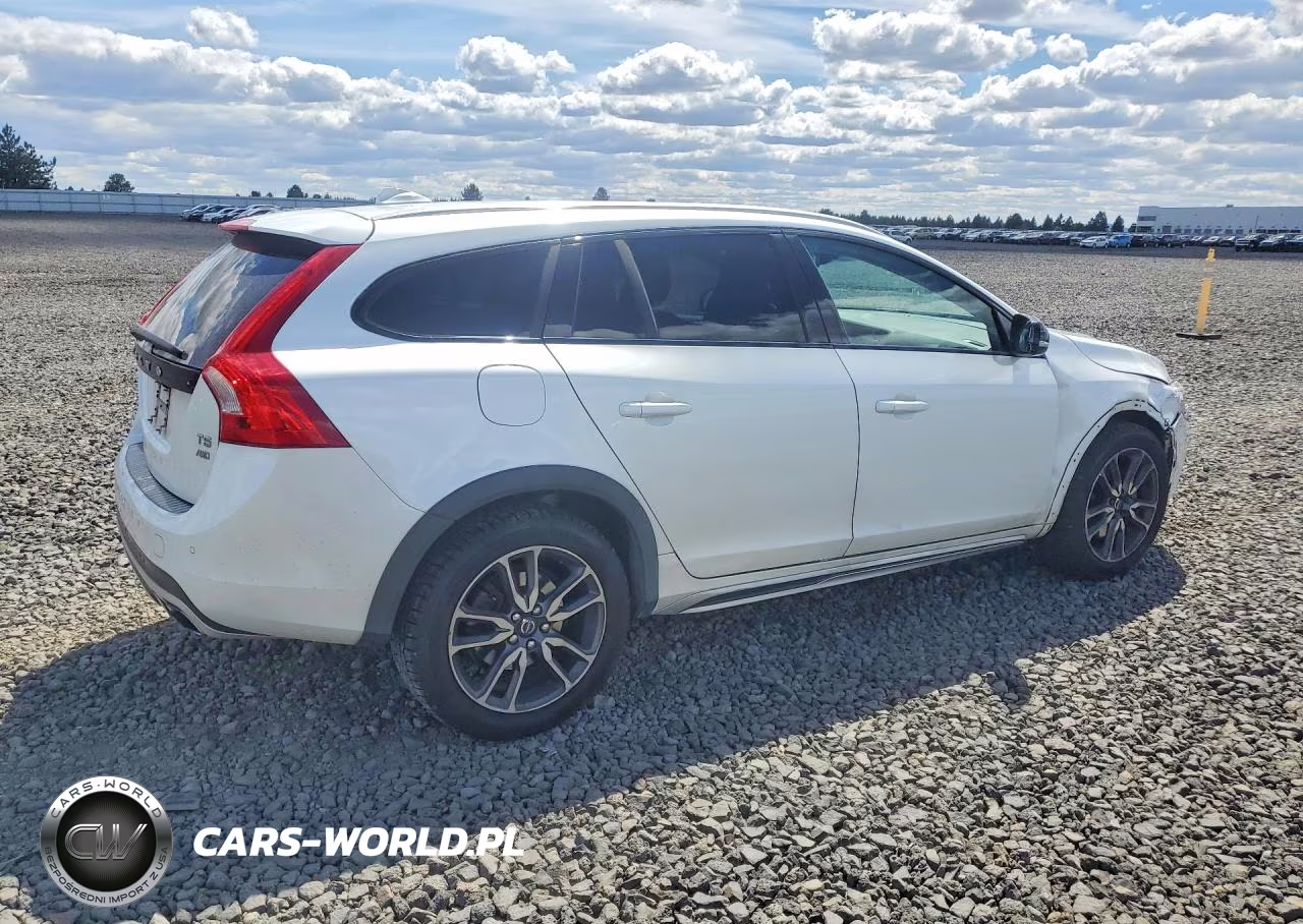 2015 Volvo V60 Cross Country Premier VIN:YV4612HK7F1001994 - 3