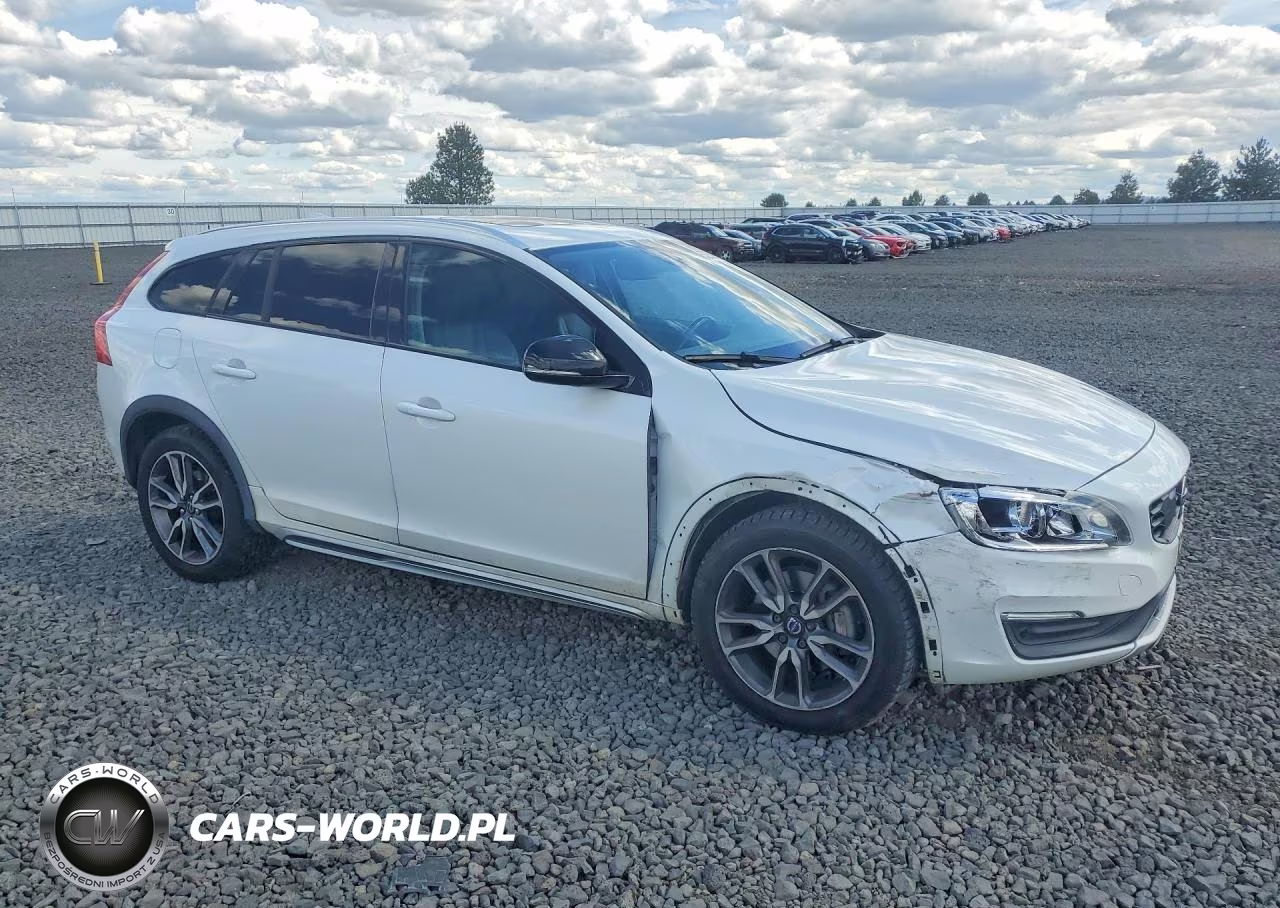 2015 Volvo V60 Cross Country Premier VIN:YV4612HK7F1001994 - 4