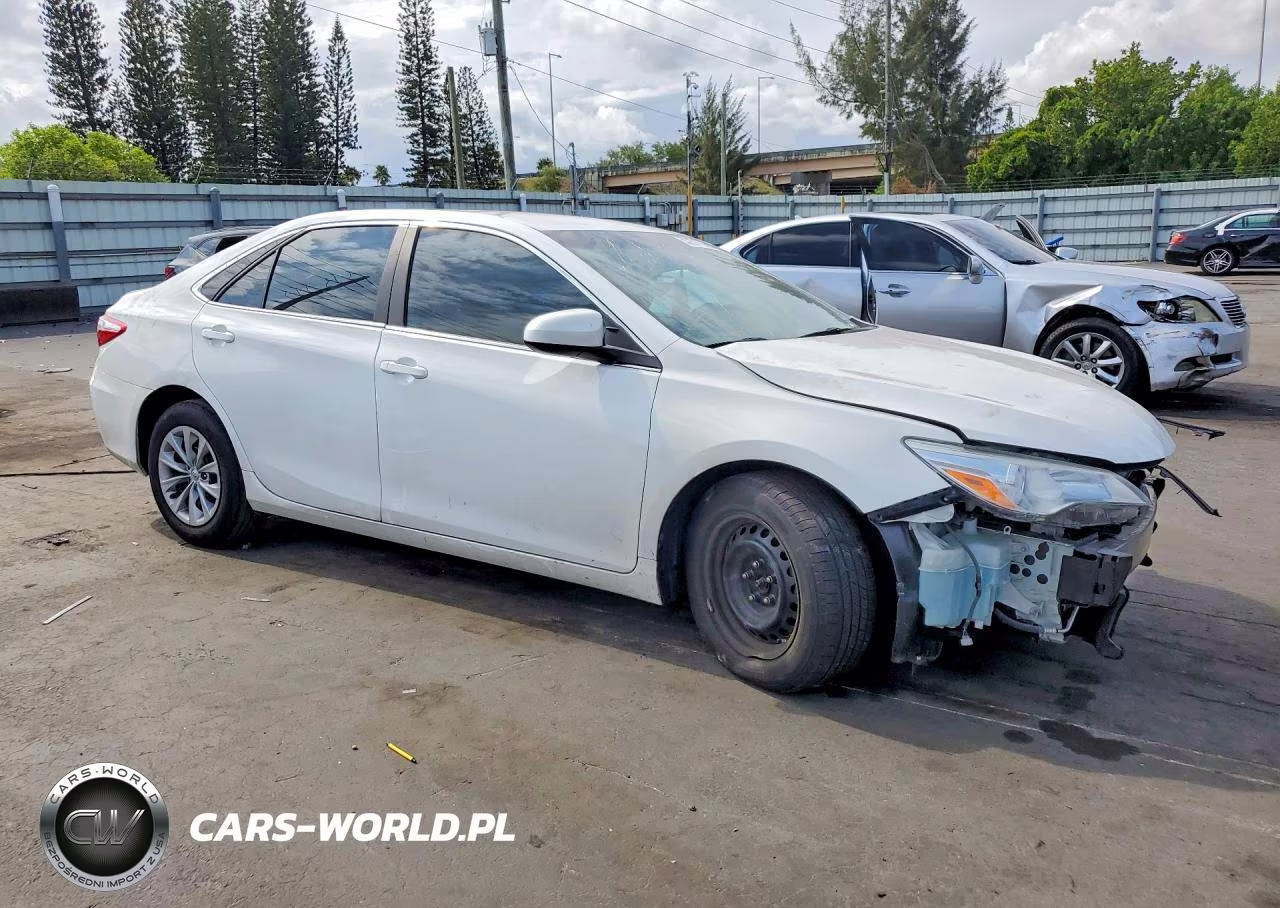 2016 Toyota Camry Le VIN:4T4BF1FK4GR556760 - 4