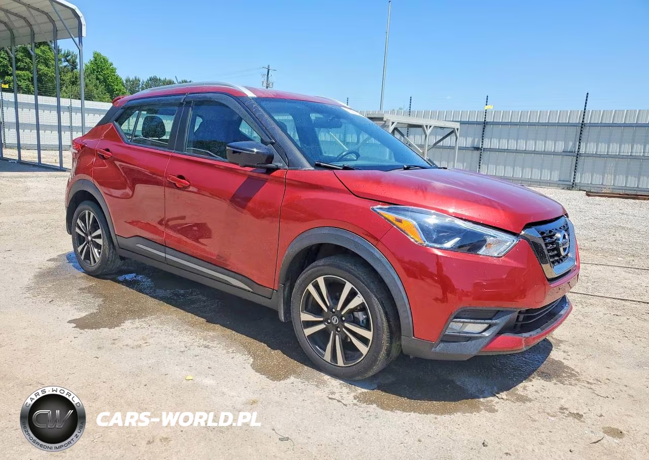 2019 Nissan Kicks Sr VIN:3N1CP5CU3KL565663 - 4