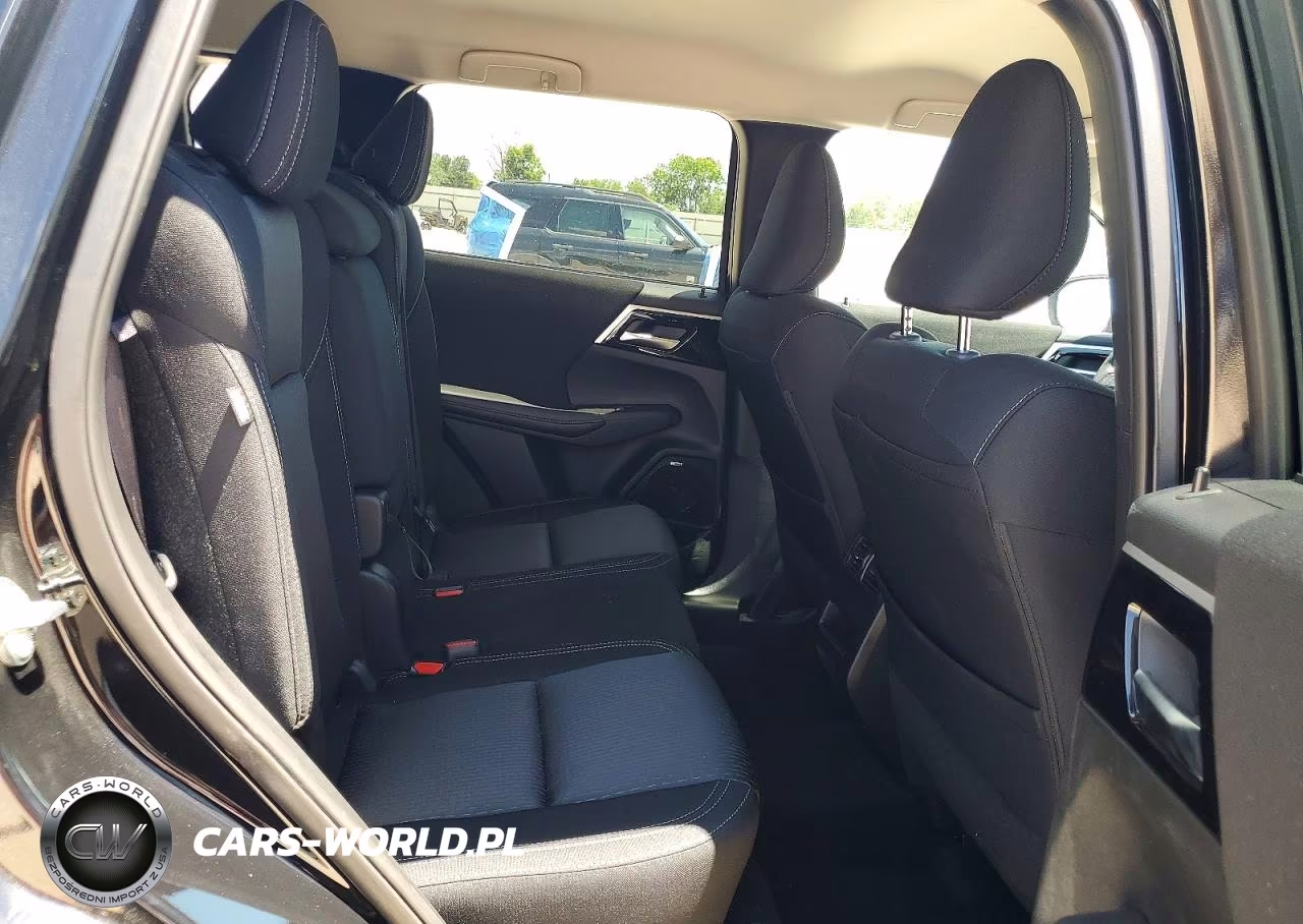 2025 Mitsubishi Outlander VIN:JA4J3UA86SZ055472 - 10