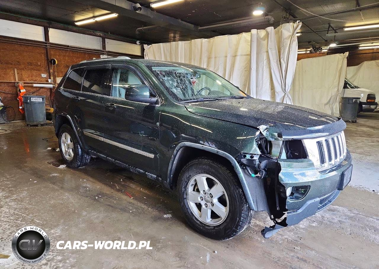 2011 Jeep Grand Cherokee Laredo VIN:1J4RR4GG6BC640779 - 4