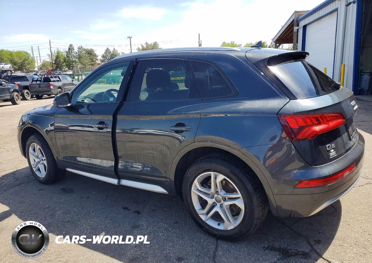 2018 Audi Q5 Premium VIN:WA1ANAFYXJ2001004 - 2