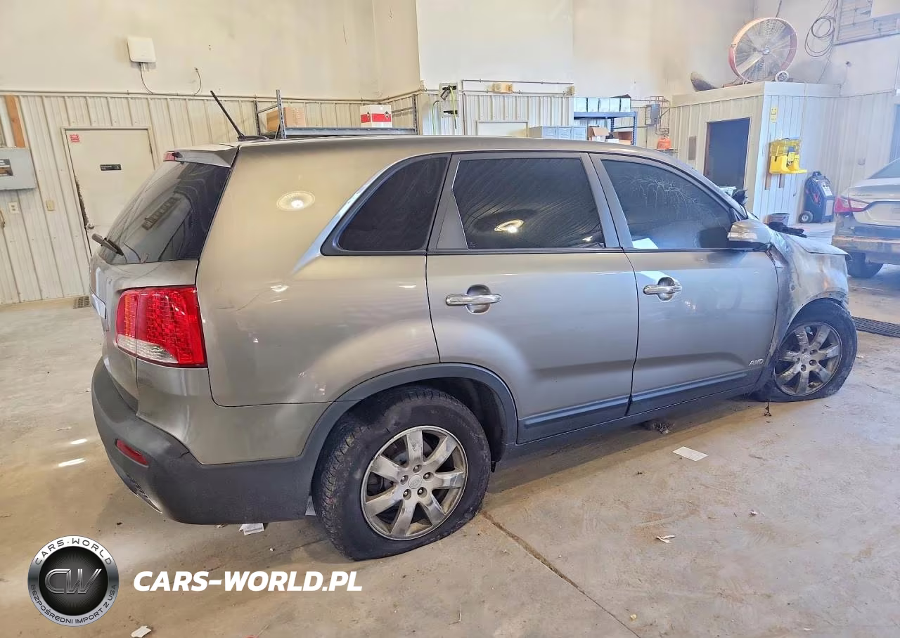 2011 Kia Sorento Lx VIN:5XYKTCA19BG019457 - 3