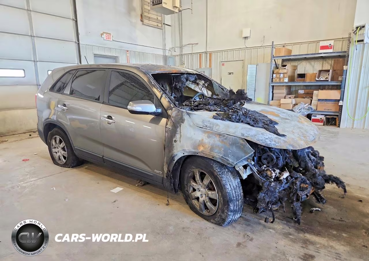 2011 Kia Sorento Lx VIN:5XYKTCA19BG019457 - 4