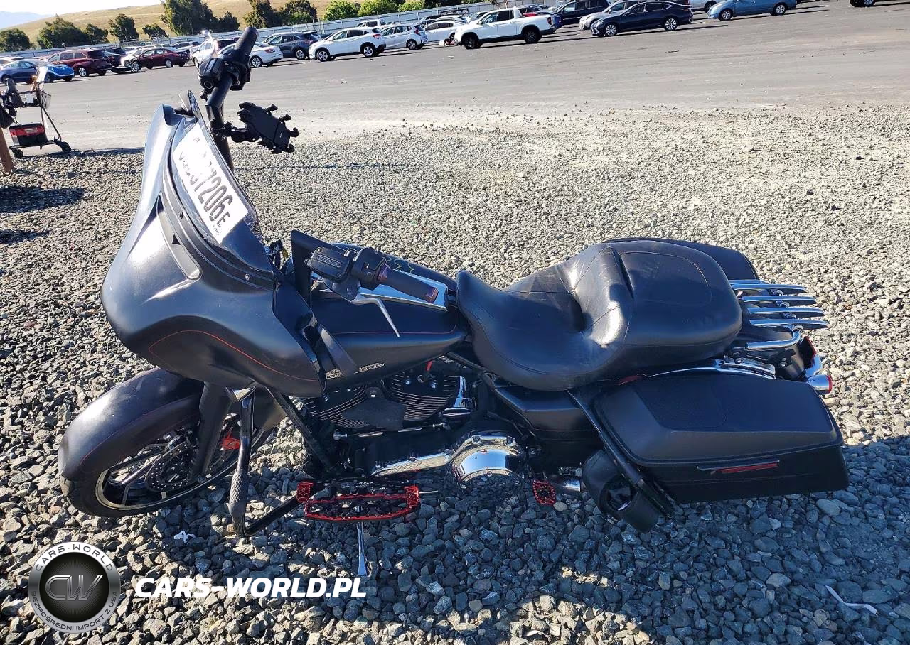 2014 Harley-Davidson Flhxs Street Glide Special VIN:1HD1KRM1XEB699671 - 3