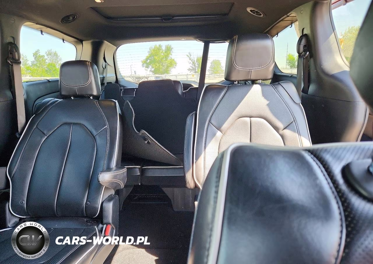 2018 Chrysler Pacifica VIN:2C4RC1GG4JR260349 - 10
