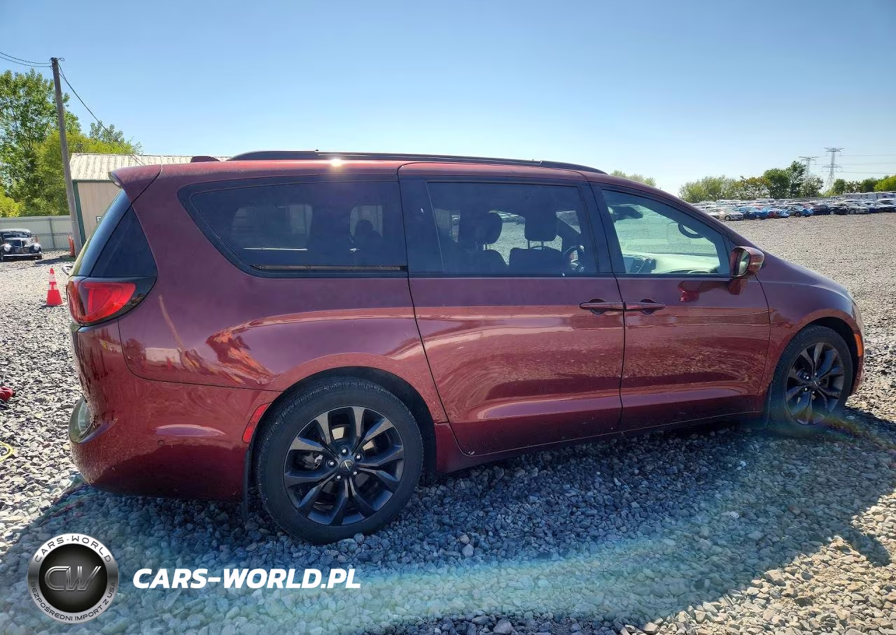 2018 Chrysler Pacifica VIN:2C4RC1GG4JR260349 - 3