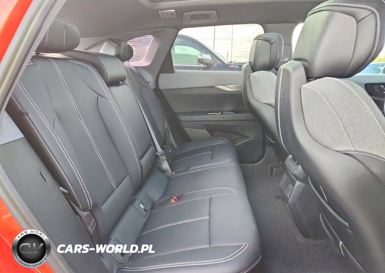 2025 Cadillac Optiq Sport VIN:3GYK3EMR9SS264815 - 11