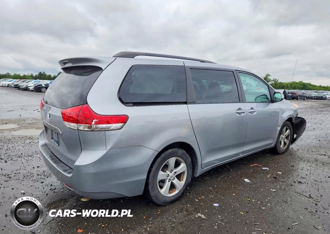 2013 Toyota Sienna Le VIN:5TDKK3DCXDS390973 - 3